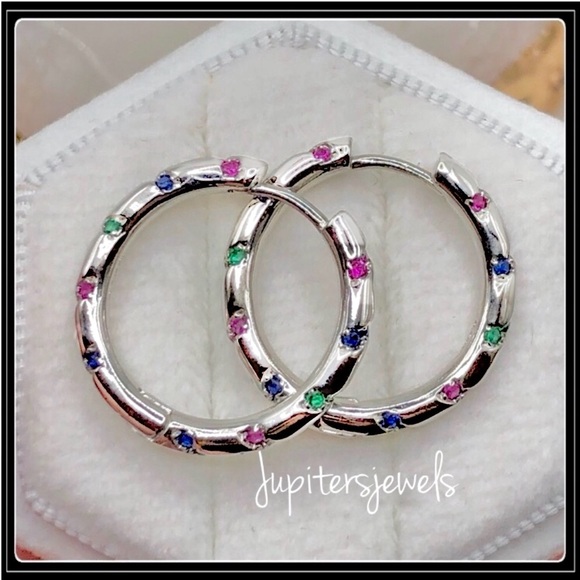 None Jewelry - NEW 925 SILVER CANDY STRIPES RAINBOW SIMULATED SAPPHIRE HOOP HUGGIE EARRINGS